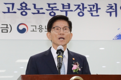 김문수 장관 “국회만 없으면 장관 할 만한 것 같다”