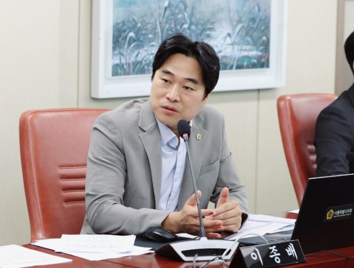 지난 3일 제326회 임시회 문화체육관광위원회 소관 대변인 업무보고에서 질의하는 이종배 의원