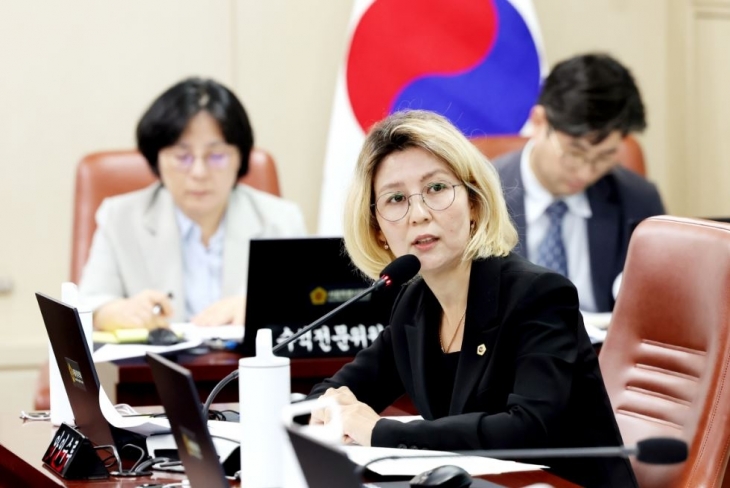 지난 4일 제326회 임시회 관광체육국 소관 업무보고 질의하는 아이수루 의원