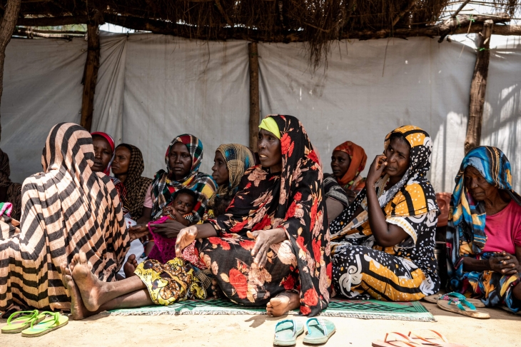 중앙아프리카공화국 북부 비라오에서 여성들이 유엔난민기구(UNHCR)가 후원하는 난민캠프의 ‘안전한 공간’에서 그룹 토론 활동에 참여하고 있다. 사진은 기사 내용과 직접 관련 없음. 2024.8.10 AFP 연합뉴스