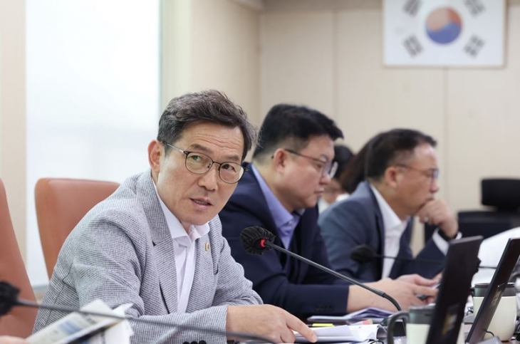 지난 3일 환경수자원위원회 정원도시국 업무보고에서 질의하는 남궁역 의원