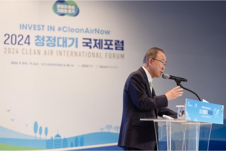 5일 오전 경기경제과학진흥원에서 열린 2024 청정대기 국제포럼에서 반기문 반기문재단이사장이 기조연설을 하고 있다. (경기도 제공)