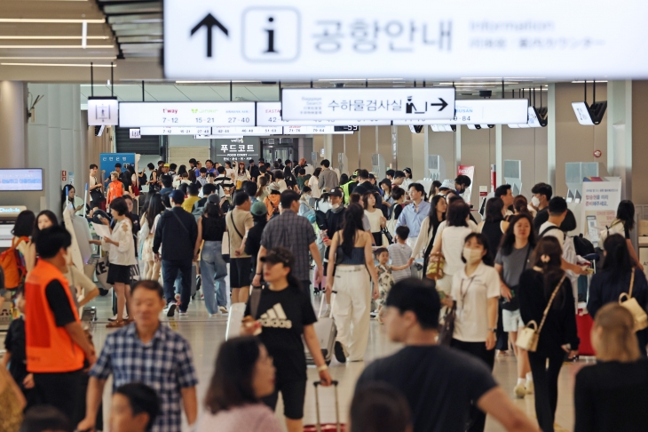 김포공항이 붐비는 모습. 자료사진. 연합뉴스