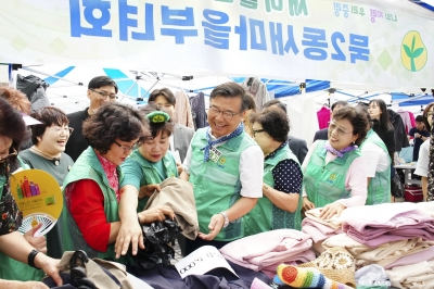 좋은 물건 싸게 사고 불우이웃까지 돕는 중랑구 ‘알뜰장터’