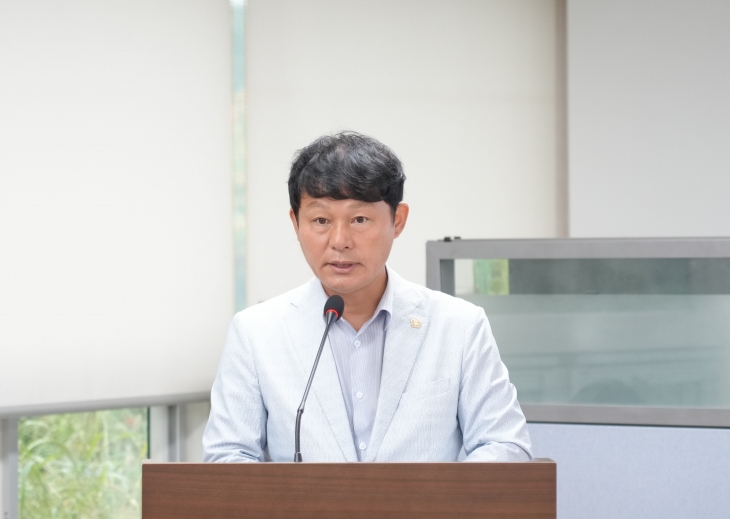 하남시의회 정병용 의원이 6일 제334회 하남시의회 임시회 제1차 도시건설위원회 회의에서 발의한 조례안에 대해 제안설명을 하고 있다.
