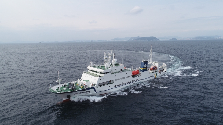 국토외곽 먼섬 해양영토 순례 행사를 진행할 전남대학교 실습선 ‘새동백호’