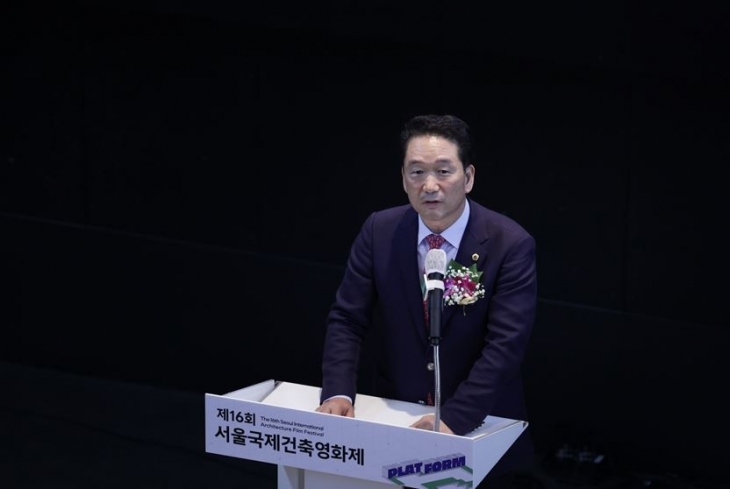 지난 5일 ‘제16회 서울국제건축영화제’에 참석해 축사하는 김태수 의원