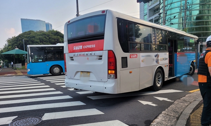 9일 오후 제주시 노형동 교통 사망사고 현장(제주소방안전본부 제공)
