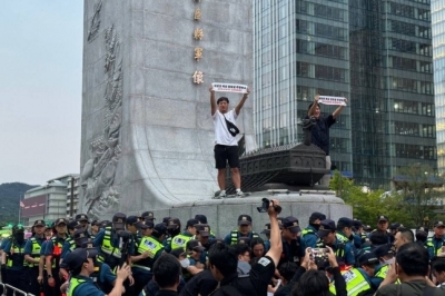 이순신 동상 올라가 ‘기습시위’…민주노총 조합원 구속영장 기각