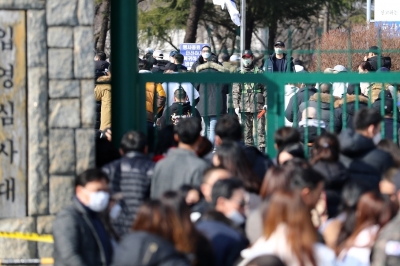 국군의날 ‘임시공휴일 지정’에… “하루 먼저 입대하세요”