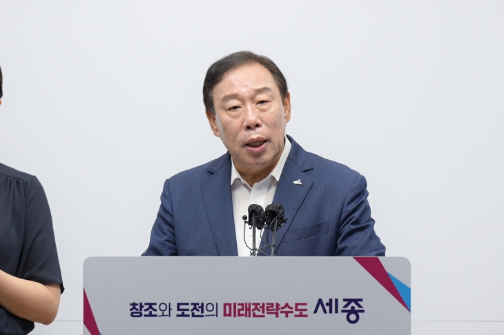 최민호 세종시장이 11일 기자회견을 하고 있다.  시 제공