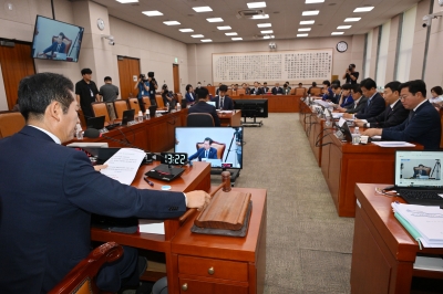 ‘김건희채상병특검법’ 법사위 통과… 野 강행 제동 건 우원식 “19일 처리”