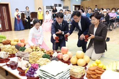 “고향 못 가는 어르신과 합동차례”… 외롭지 않은 한가위 만드는 은평[현장 행정]