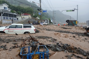 경북 울릉군에 290㎜ 물폭탄…복개천 범람에 곳곳 통제