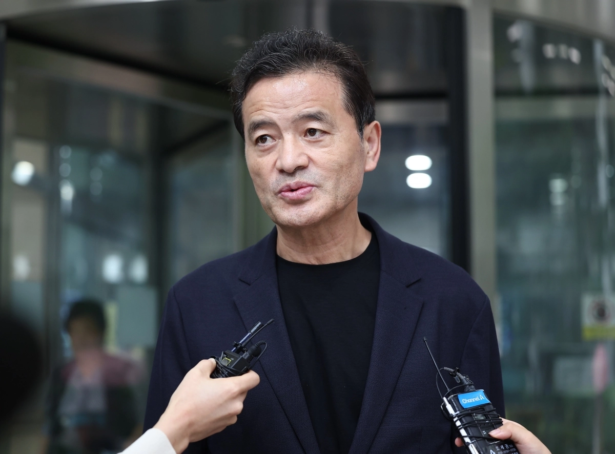 임종성 전 더불어민주당 의원이 2024년 9월 서울 서초구 서울중앙지법에서 열린 ‘돈봉투 수수 의혹’ 1심 선고 공판에서 징역형 집행유예를 선고받은 후 취재진 질문에 답하고 있다. 연합뉴스