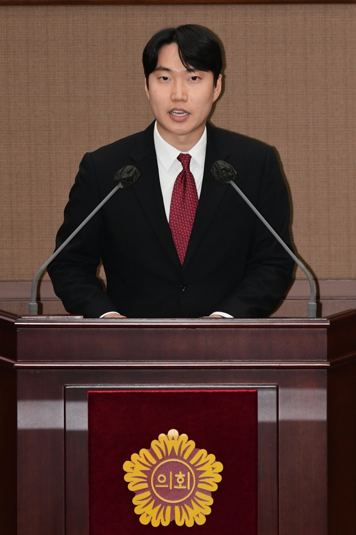 제326회 임시회에서 5분 발언하는 김규남 서울시의원