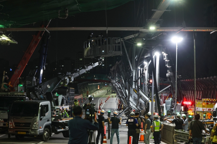 동부간선도로 방음터널 붕괴… 작업자 2명 부상