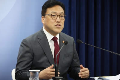 “가계빚 증가세 반토막, 대출 규제 강화 안 할 것”