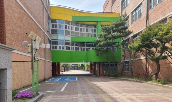 충남 천안의 한 초등학교.  서울신문DB