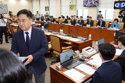 野, ‘방심위원장 민원의혹 청문회 30일 개최’ 단독 의결