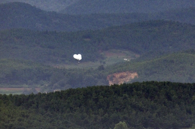 합참 “북한, 추석 앞두고 대남 쓰레기 풍선 또 살포”