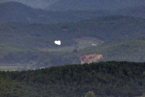 합참 “북한, 추석 앞두고 대남 쓰레기 풍선 또 살포”