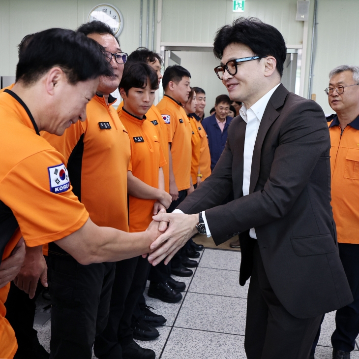 추석 연휴 소방대원들 격려하는 한동훈 대표