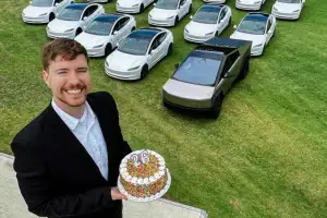 연수입 ‘9000억’ 세계 1위 유튜버, 노동 착취에 성차별 논란…결국