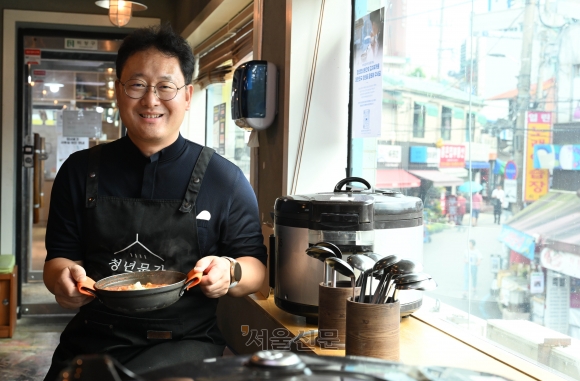 온정 듬뿍 담은 ‘3000원 김치찌개’… “가난한 청년 손님? 낙인찍기 싫어”