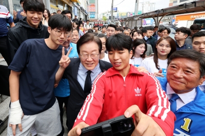 “텃밭서 이재명 밀어야지” “조국이 바람 일으켰제”… 영광의 혈투