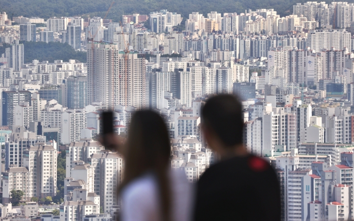 서울 남산에서 바라본 아파트 단지 모습. 2024.8.30 연합뉴스