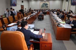 巨野 ‘대통령 거부권 제한법’ 소위 단독 상정… 與 “위헌” 반발