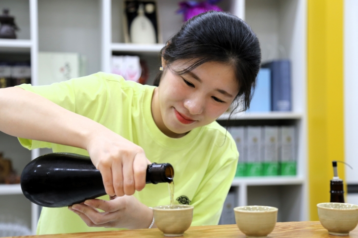 한산소곡주갤러리의 시음체험. 길지혜 여행작가 제공.