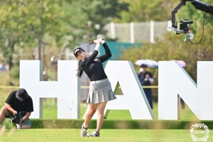 윤이나, KLPGA 하나금융챔피언십 2라운드서도 선두