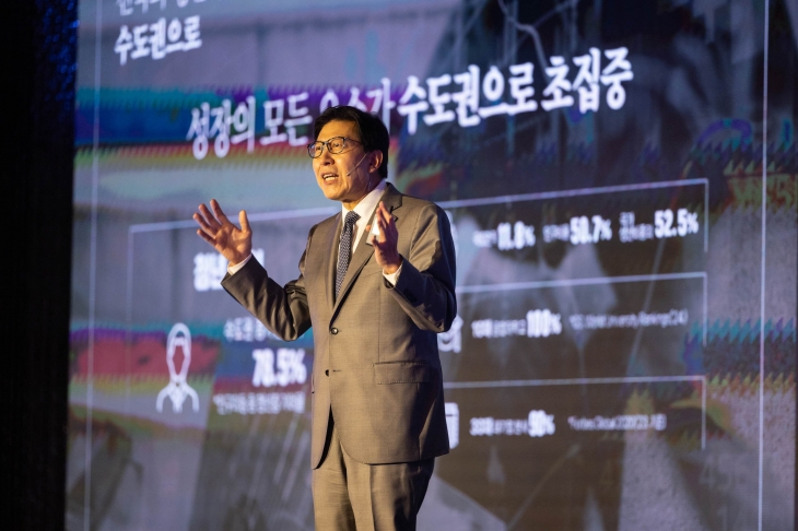 지난 10일 서울 종로구 포시즌스호텔에서 열린 ‘2024 시도지사 정책콘퍼런스’의 오전 기조세션에서 박형준 부산광역시장이 ‘대한민국 균형발전-아귀모델에서 고래모델로’라는 제목으로 발표하고 있다. 시도지사협의회 제공