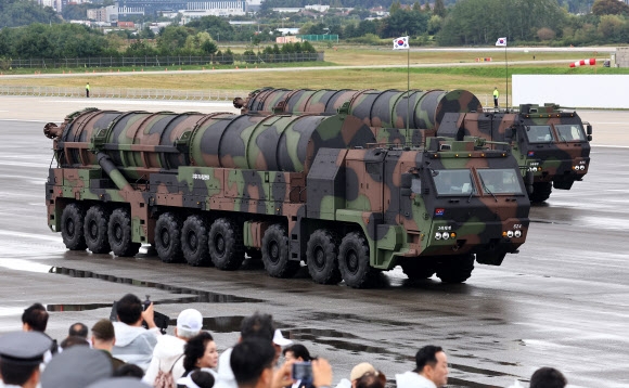 ‘죽음의 백조’부터 ‘괴물’ 현무-5까지…무기들의 행진