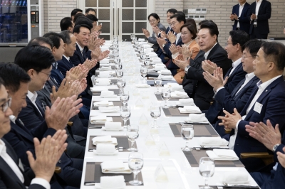 尹 “의료개혁 흔들림 없이 추진해야… 원전 덤핑수주 논란 부당”