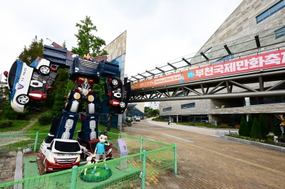 판타지의 수도, 부천… 한류팬 유혹하는 K만화의 성지