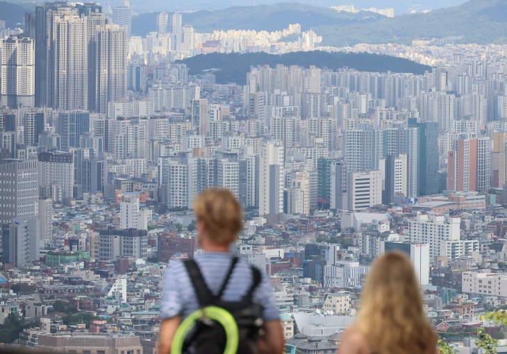 지난달 25일 서울 남산에서 바라본 시내 아파트 단지 모습. 연합뉴스