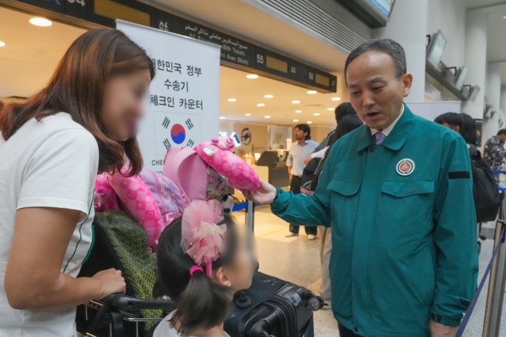 레바논 체류 재외국민 귀국 돕는 박일 대사