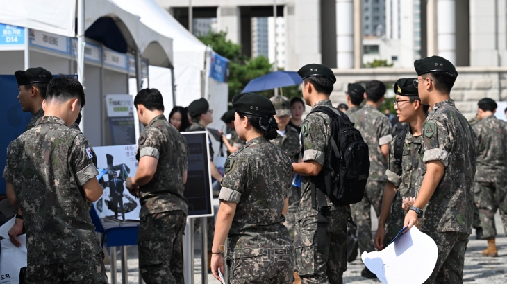 지난 9월 서울 용산구 전쟁기념관에서 열린 ‘국민과 함께하는 제대군인 취업·창업 박람회’의 모습. 2024.9.10 홍윤기 기자