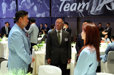 싱가포르 찾는 정의선… 글로벌 혁신센터서 친환경차 승부수