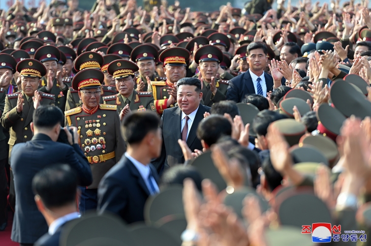 김정은 북한 국무위원장이 7일 창립 60주년을 맞이한 김정은국방종합대학을 축하방문하고 연설을 했다고 조선중앙통신이 8일 보도했다. 2024.10.8 평양 조선중앙통신 연합뉴스