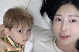 “나랑 사귀어보자”…‘싱글맘’ 사유리, 54세 男배우에 ‘깜짝 고백’