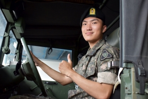 ‘한국이 좋아’ 외국 시민권 포기하고 입대한 장병