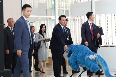 尹, 싱가포르 현대차 글로벌 혁신센터 방문…“미래공장 모델될것”