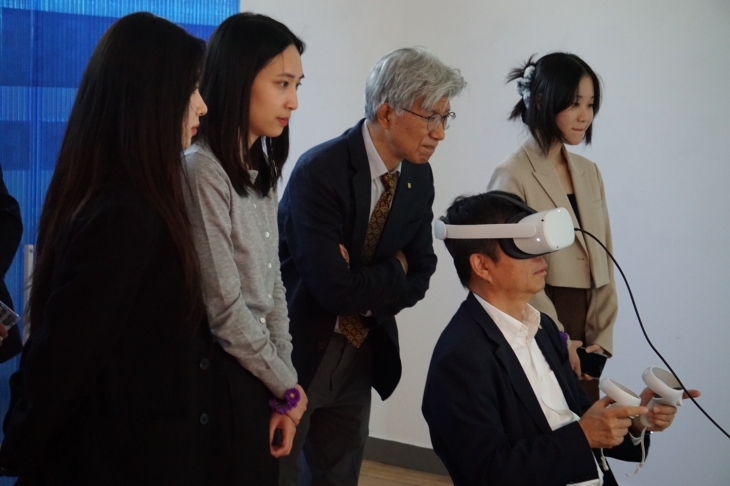 상명대 AR·VR미디어디자인전공 졸업전시회에서 VR 체험이 열리고 있다. 상명대 제공