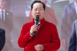 홍준표, 尹·韓 겨냥 “병정놀이, 탄핵놀이…철부지 난동도 아니고”