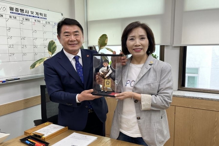 임정은 운영위원장(왼쪽)과 이숙자 운영위원장