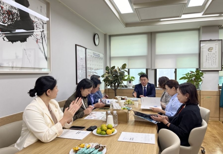 회의 중인 임정은 제주도의회 운영위원장(가운데)과 서울시의회 운영운영회